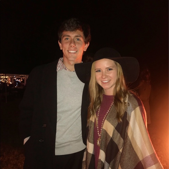 Meet your Posher, Hannah - Picture 3 of 3